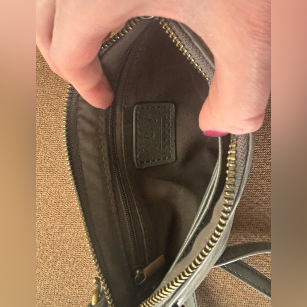 Like New/EUC - Sleek Joy Susan Mini Cross-Body/Wristlet (Gray) - Picture 10 of 13